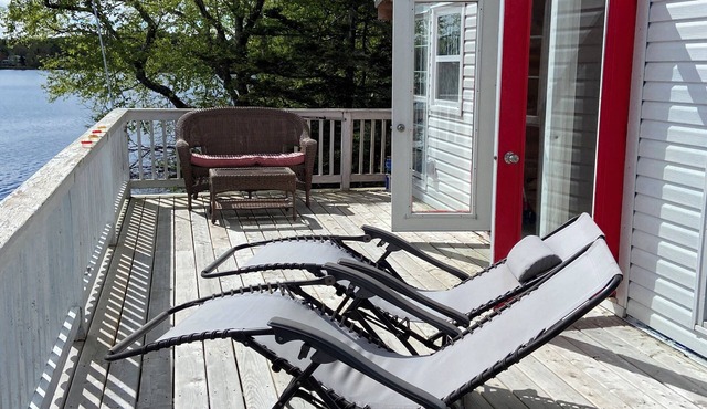 Lakefront Fun, Kayaks & Starry Nights at Wits End Cottage