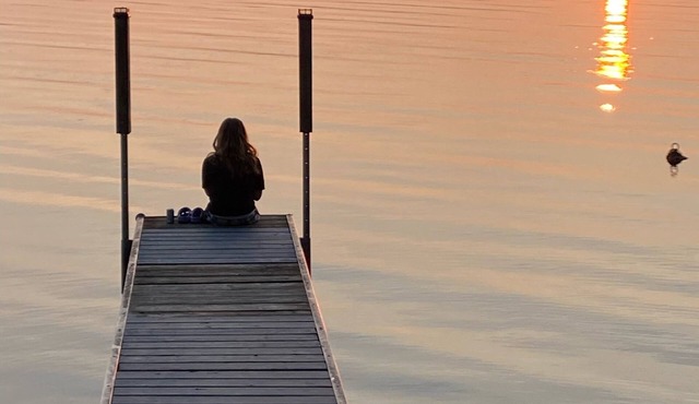 Lakefront Getaway – Swim, relax, and unwind by the water