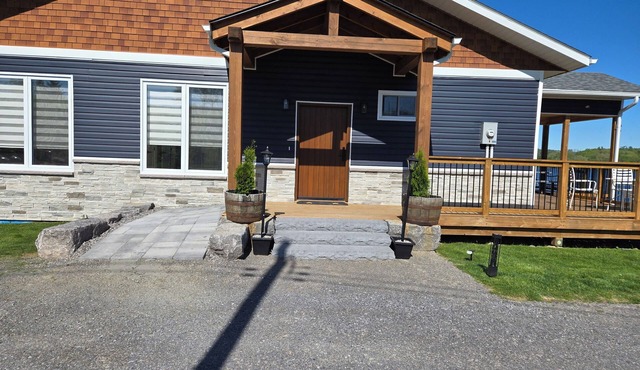 Lakefront Home With Wheelchair Access, Private Boat Launch, Clean and New