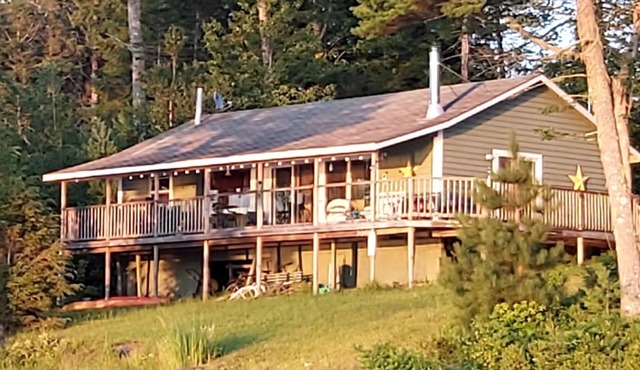 Lakefront Living in a Sunset Cove with kayaks