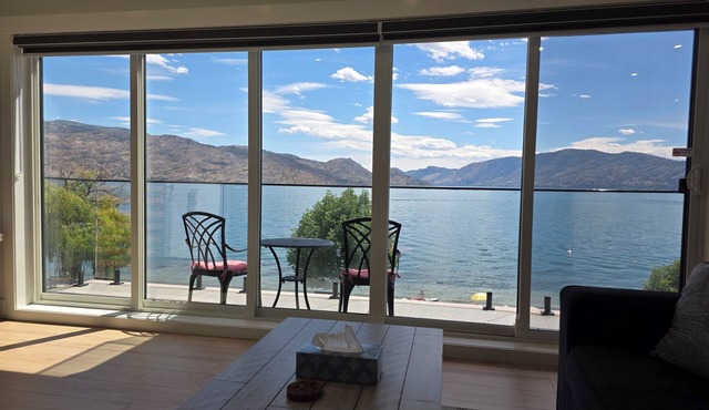 Lakefront Luxury Aparthotel Suites with Kitchen Amenities 302
