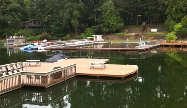 Lakefront Modern with a beautiful view! in Lake Oswego