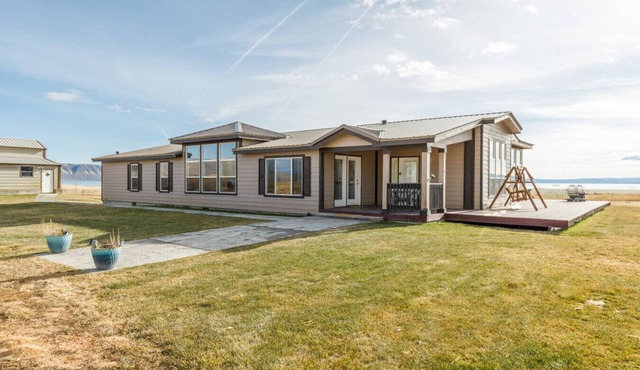 Lakefront Retreat; An Unmatched Private Escape With Acres of Seclusion! in Saint Charles