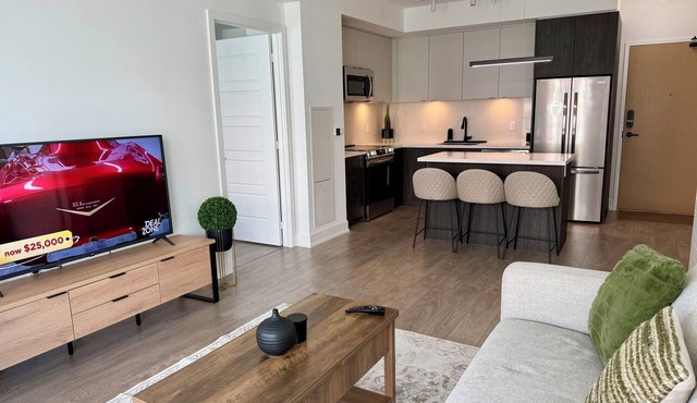 Lakeside 2 BR Condo at Friday Harbour | 1hr from GTA