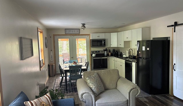 Lakeside apartment over detached garage. 8 miles from Bangor