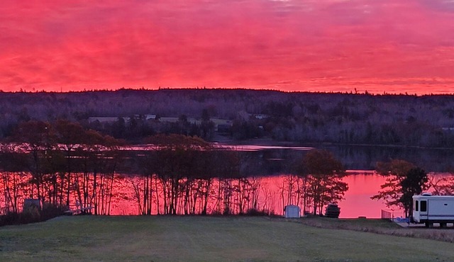 Lakeside bungalow retreat in Cambridge Narrows, NB