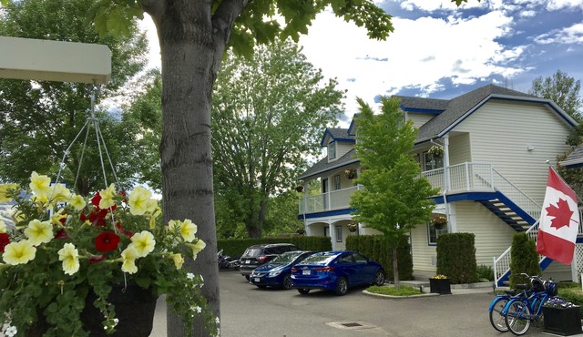 Lakeside Country Inn