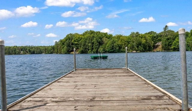 Lakeside Gem: Large 5 Bed 3 Bath Haven in Bancroft!