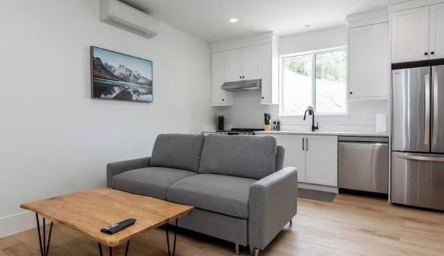 Lakeside Living – New 1 Bedroom Retreat