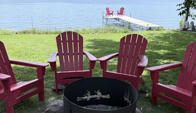 Lakeside Relaxation at Pinewood Shores only 1.5 hrs from Toronto
