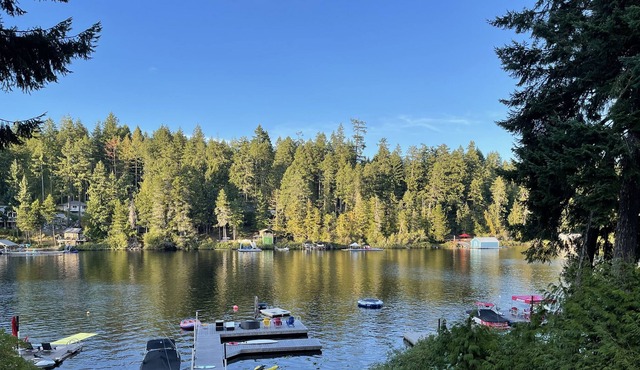 "lakeside Serenity: Your Perfect Retreat at our Charming Lake Cottage"