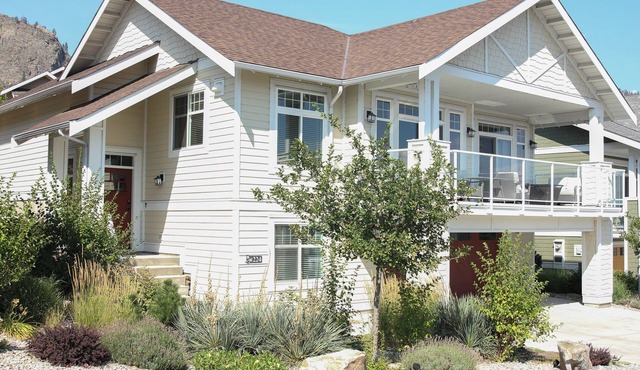 Lakeview Cottage! Lots of room for the whole family!