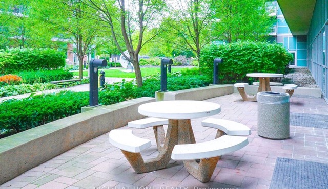 Lakeview High Rise 2 beds + Indoor Parking