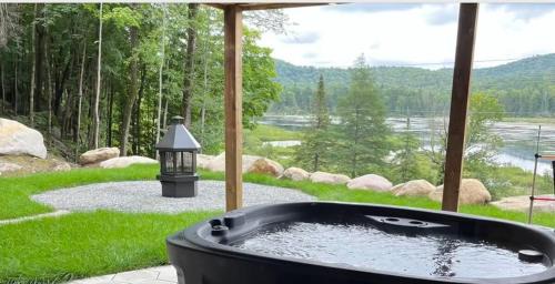Lakeview Mid Century Luxury Cottage