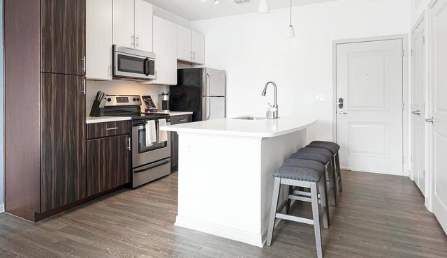 Landing | Incredible 2BD, Gym, Clubhouse in Lockhart