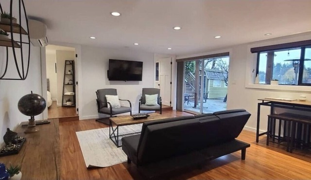 Langford Lake Oasis - lakefront property