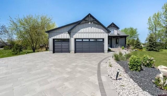 Laporte Cottage | Hot Tub | Walk to Beach | Fire Pit | Grand Bend & Bayfield