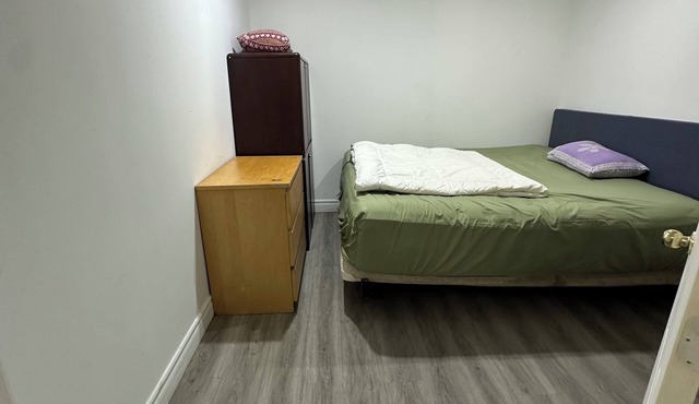 Large 1-Bedroom | King Bed | Full Kitchen & Bath | Near Ontario Tech in Oshawa