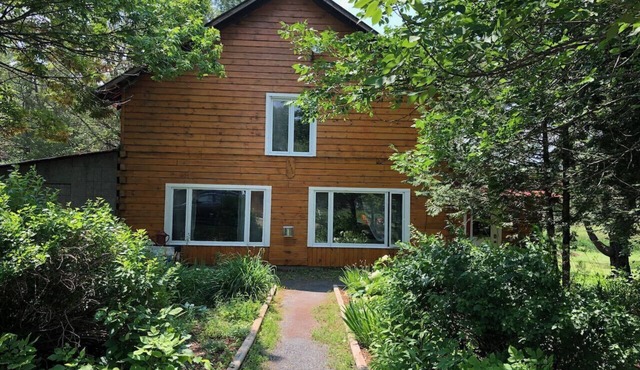 Large 9-acre retreat for families and friends in the woods with wood-fired sauna