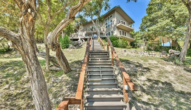 Large waterfront home with many outdoor and indoor activies. in Granbury