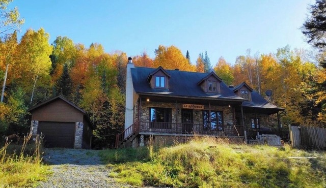 Le Bûcheron · Spa & Lake Access Chalet +EV Charger