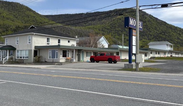 Le Délice Motel Restaurant in Mont-saint-pierre