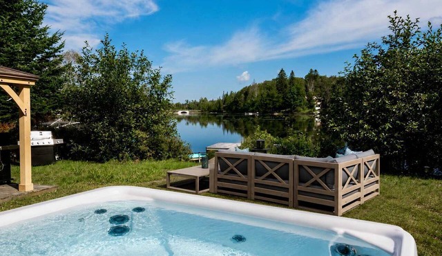 Le Lac Apaisant: Spa, Kayak & Private Lakeside
