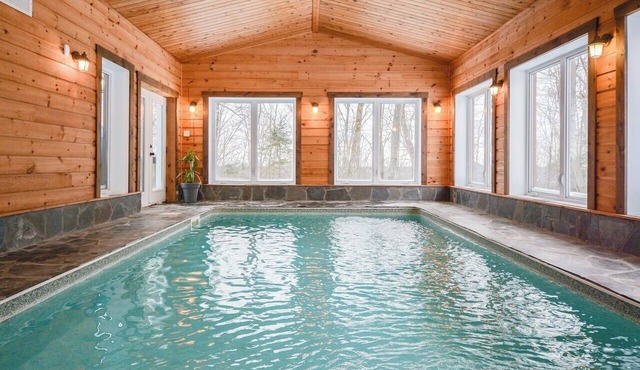 Le REPAIRE (indoor pool) is 55 minutes from Montreal
