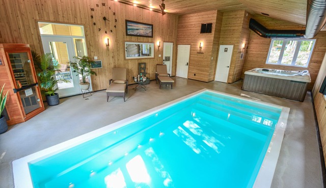 Le SUMMUM St-Sauveur Luxe + PISCINE INTÉRIEUR/luxury cottage indoor pool-spa