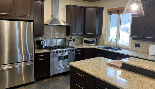 Legal Rental Family Home in Kelowna! Near beaches & private outdoor pool space!
