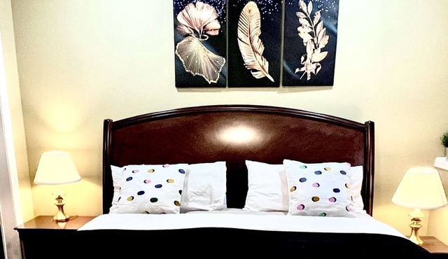 Legal Walkout suite with King-bed, Kitchen, Parking & Patio