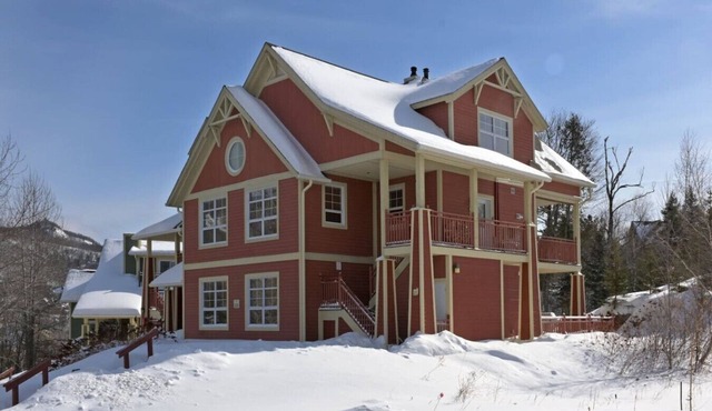 Les Eaux Tremblant Classic Chalet Pool & Jacuzzi
