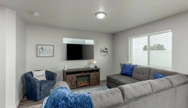 Let's Gather - Centrally Located & Pet Friendly. in Kennewick