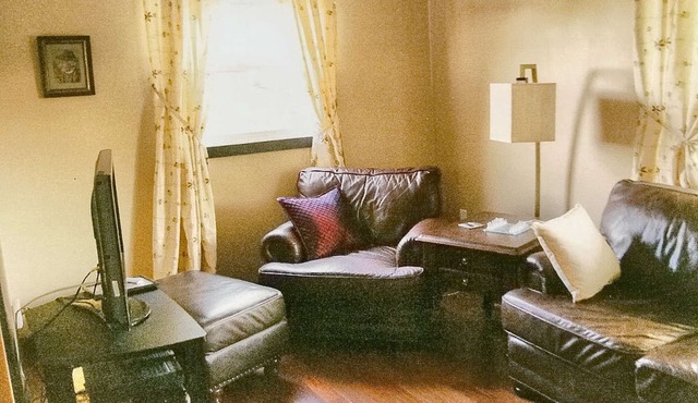 Linden Homestead: 2 Bedroom cottage on Century Farm property