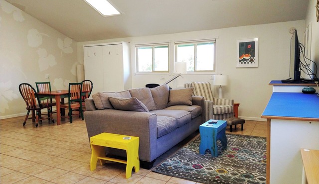 LITTLE HOUSE on the HILL - Gorge Getaway Home Base in White Salmon