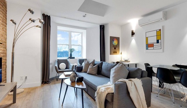 LiV MTL Downtown Montreal Spacious Urban Suites