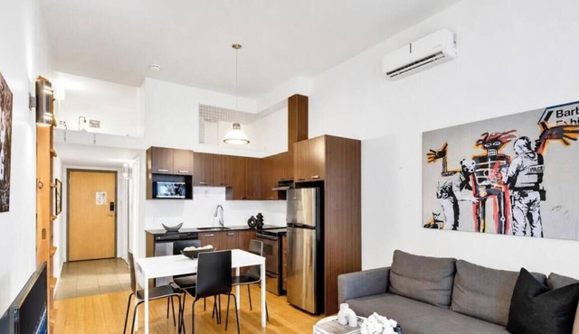 LiV MTL Main Plateau Urban Suites Near Downtown Montreal