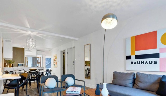 LiV MTL Urban Spacious Group Suites Near Downtown Montreal