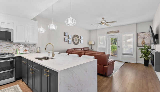 Located in Casa Del Mila Oro, ✨1st‑Floor Condo 2 bedroom Steps to the Pool ✨