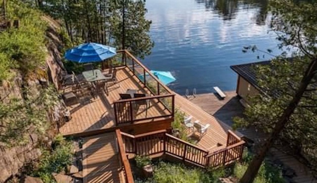 Log home & guest cottage in old forest, Waterfall, Sunsets, Sauna, Fishing Boat