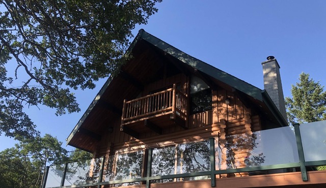 Log home with beautiful ocean view and hot tub!