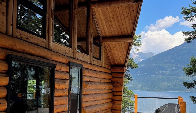Loki Cabin Located in the heart of the west Kootenays