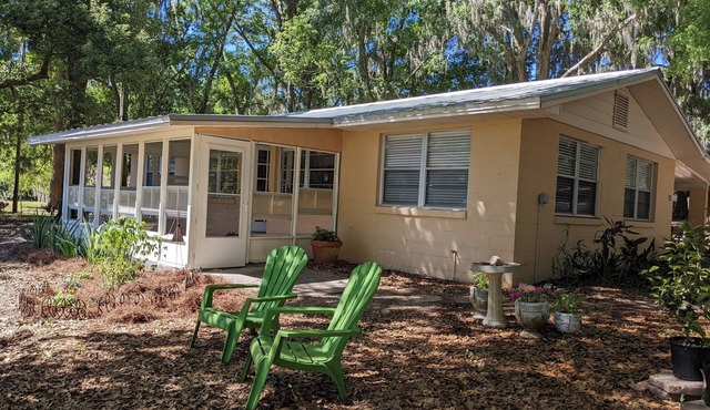 Looking for a quiet place to stay? Consider The Ollie Vee in Crescent City, FL in Crescent City