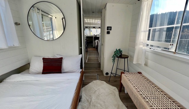 Love nest afloat: your floating oasis