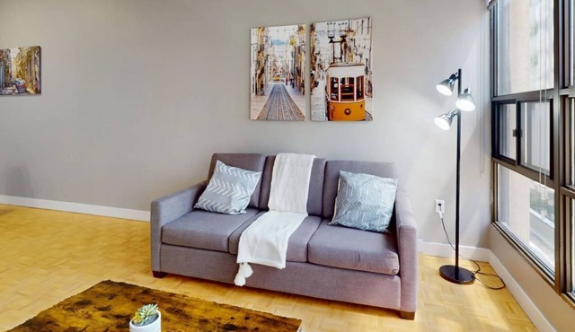 Lovely 1-BR in DT Toronto