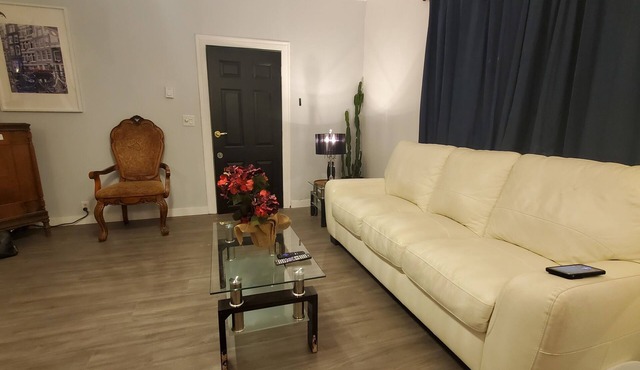 Lovely 2 bdrm Sydney apartment