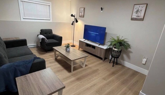 Lovely 2-Bedroom Apartment @ Kenmount Terrace.