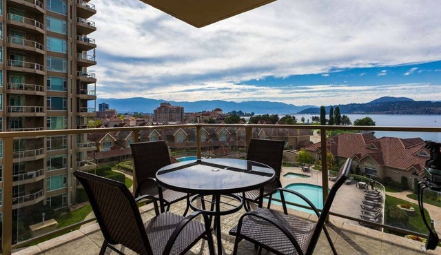 Lovely 2 bedroom condo with Lake Okanagan Views