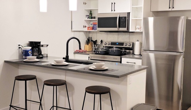 Lovely 2 Bedroom Guest Suite in Southwest Edmonton
