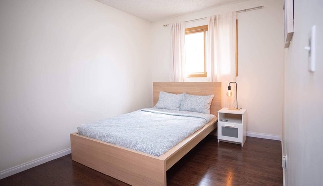 Lovely 4 bedroom 2.5 bath House Valley Gardens Area